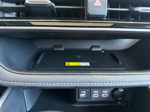 Used 2023 Toyota Highlander XLE AWD/4WD image 36