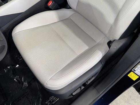 Used 2025 Lexus RX 350 Premium w/ Accessory Package (Z1) FWD image 33