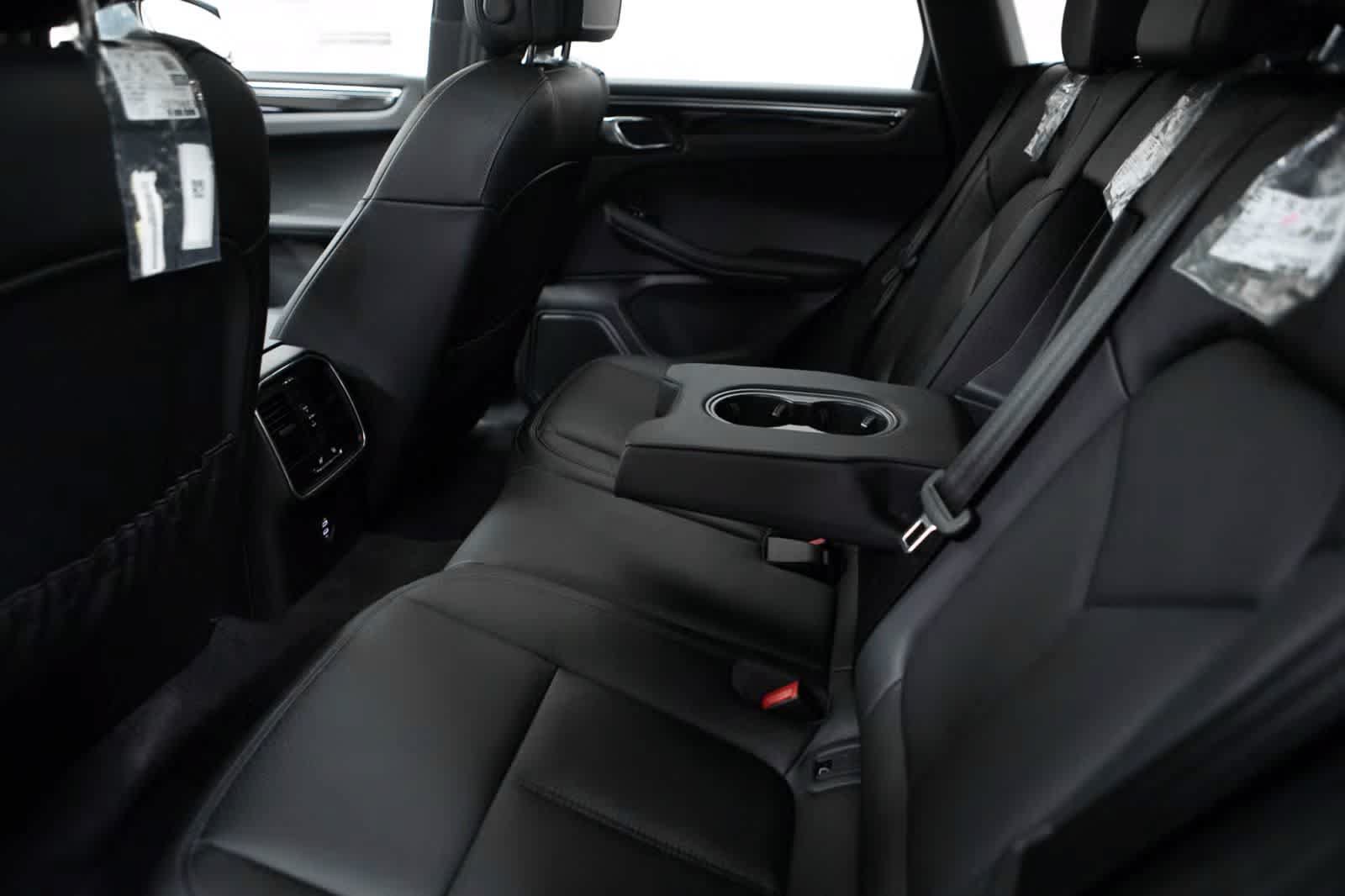 Certified 2026 Porsche Macan AWD/4WD image 26