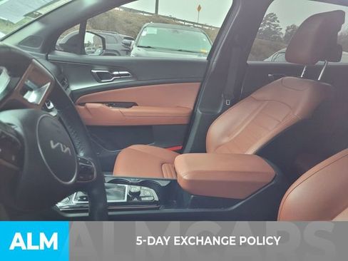 Used 2025 Kia Sportage SX image 3
