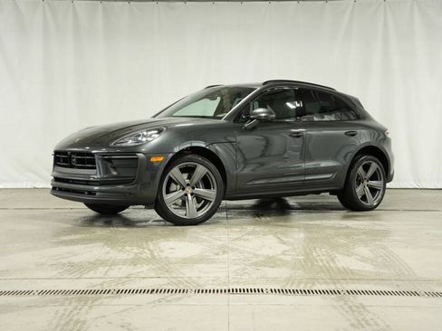 Used 2025 Porsche Macan image 1