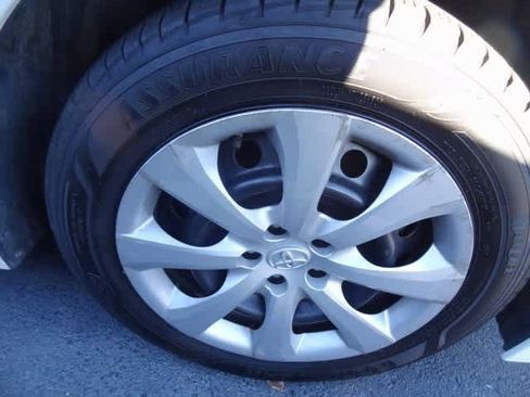 Used 2021 Toyota Corolla LE image 14