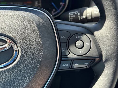 Used 2025 Toyota RAV4 XLE image 22