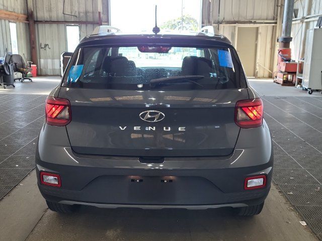 Used 2024 Hyundai Venue SEL FWD image 8