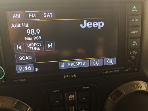 Used 2018 Jeep Wrangler Unlimited Sport w/ Dual Top Group AWD/4WD image 10
