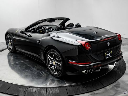 Used 2016 Ferrari California T image 11