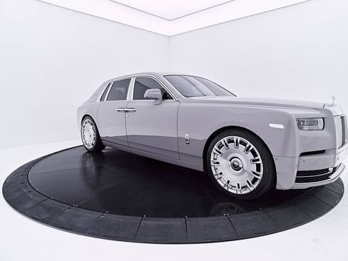 Used 2024 Rolls-Royce Phantom Sedan w/ The Phantom Package RWD image 20