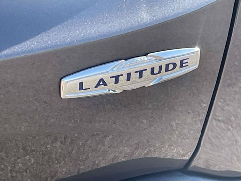 Used 2018 Jeep Renegade Latitude FWD image 5