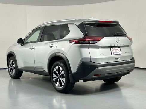 Used 2022 Nissan Rogue SV w/ SV Premium Package image 5