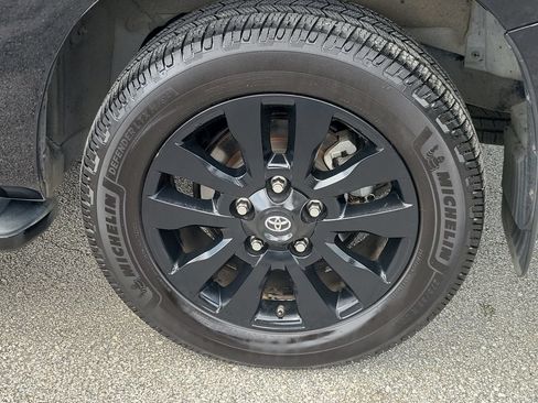 Used 2021 Toyota Sequoia Platinum AWD/4WD image 5