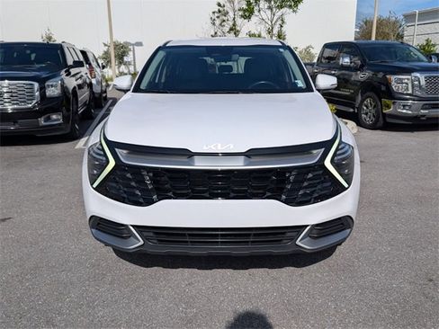 Used 2024 Kia Sportage EX image 3