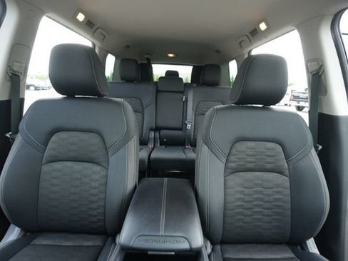 Used 2025 Nissan Pathfinder SV AWD/4WD image 39