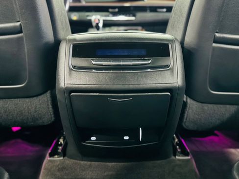 Used 2022 Cadillac Escalade Luxury w/ LPO, Illumination Package image 32