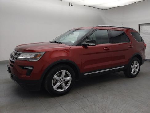 Used 2018 Ford Explorer XLT w/ Equipment Group 201A FWD image 2