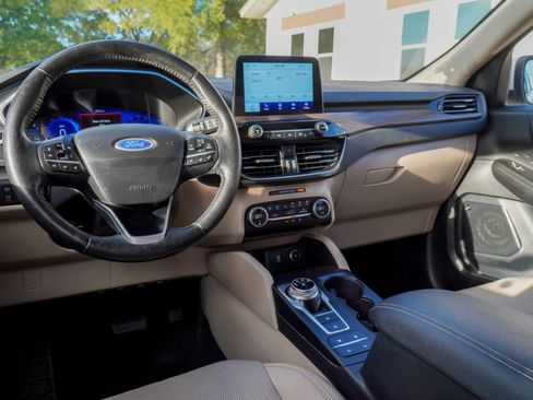 Used 2020 Ford Escape Titanium image 13