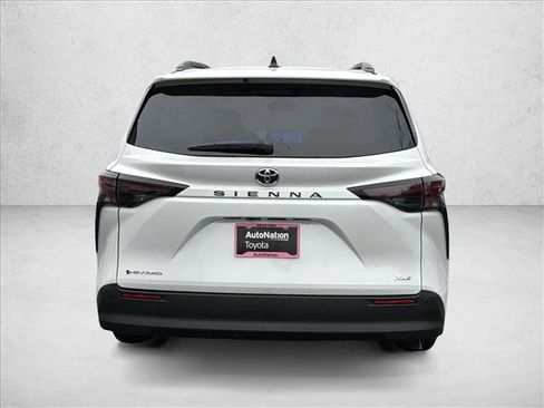 New 2026 Toyota Sienna XLE image 6