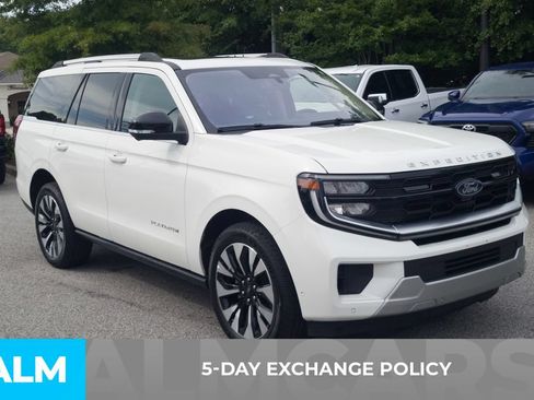 Used 2025 Ford Expedition Platinum w/ Driver's Package AWD/4WD image 3