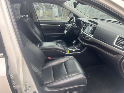 Used 2019 Toyota Highlander Limited image 20