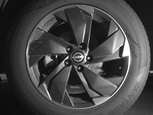 Used 2025 Nissan Rogue SV AWD/4WD image 15