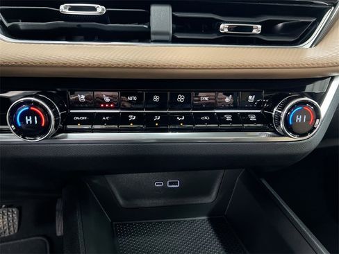 New 2025 Chevrolet Equinox ACTIV w/ Safety and Technology Package image 17