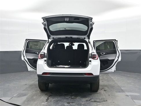 Used 2025 Jeep Compass Sport w/ Mopar Graphics Package image 45