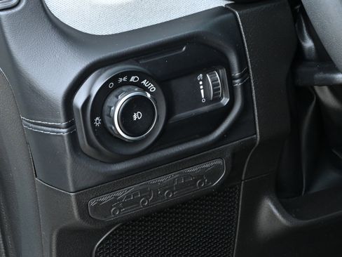 Used 2024 Jeep Wrangler Unlimited Sahara w/ Technology Group AWD/4WD image 26