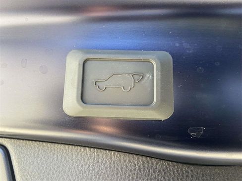 Used 2024 Toyota RAV4 XLE Premium image 10