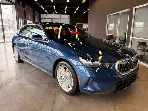 Used 2025 BMW 530i xDrive w/ Premium Package image 5