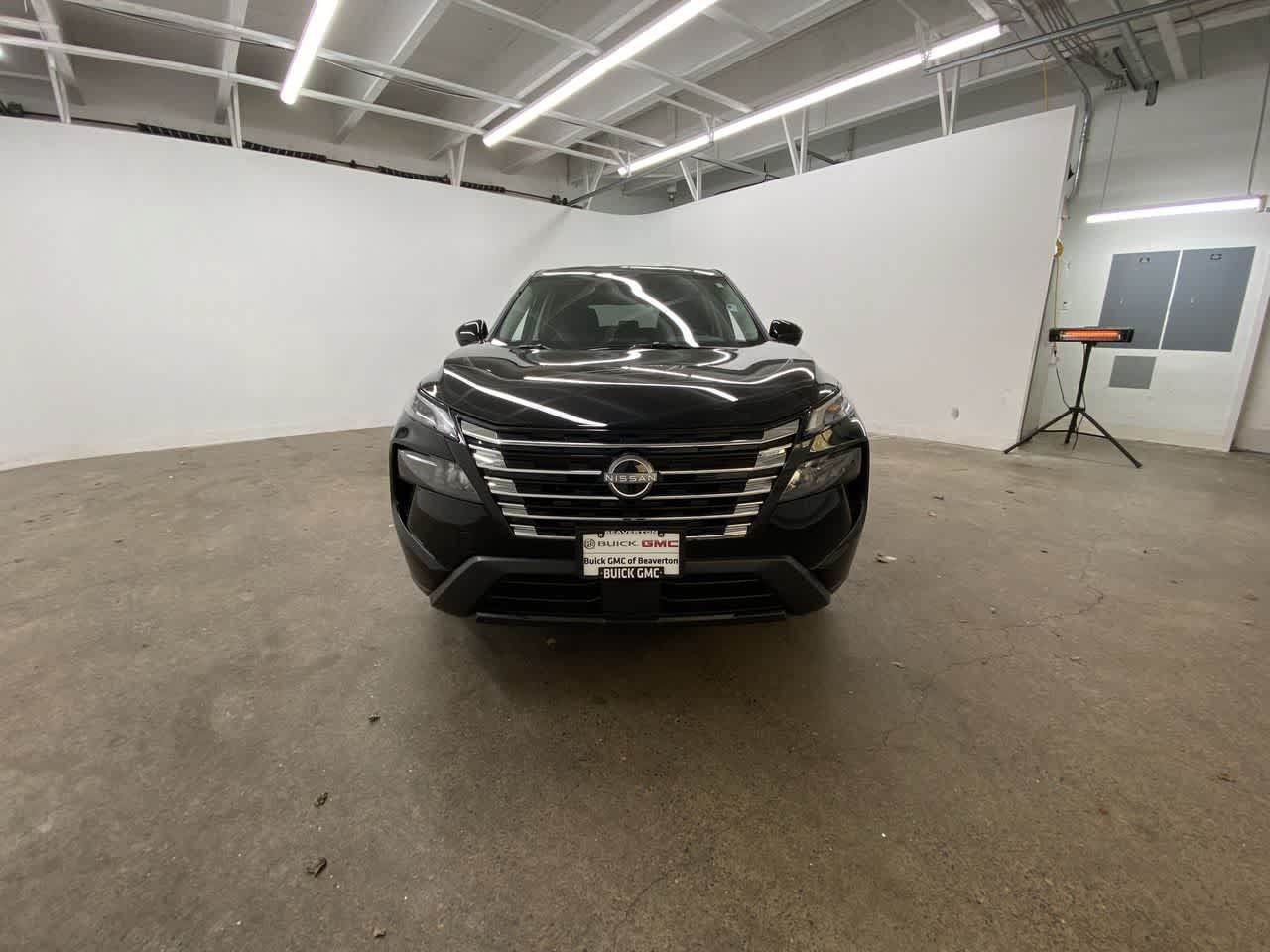 Used 2025 Nissan Rogue SV AWD/4WD image 9