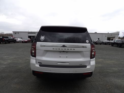 Used 2024 Chevrolet Suburban LT w/ LT Signature Package AWD/4WD image 5