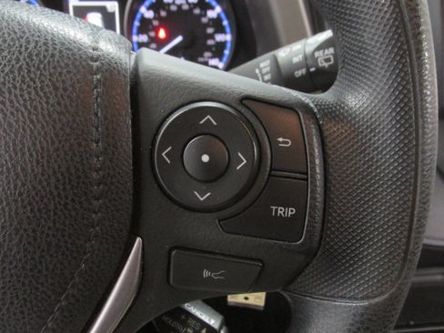 Used 2018 Toyota RAV4 LE w/ All Weather Liner Package AWD/4WD image 31