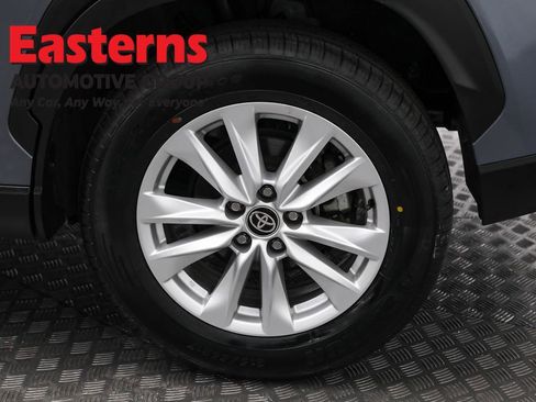 Used 2024 Toyota Corolla Cross LE image 31