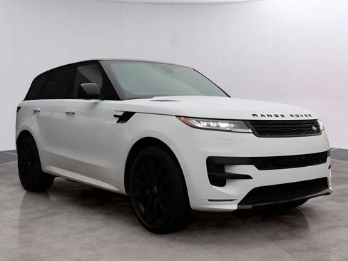Used 2025 Land Rover Range Rover Sport Dynamic SE image 3