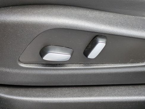 Used 2023 Cadillac XT5 Luxury FWD image 19