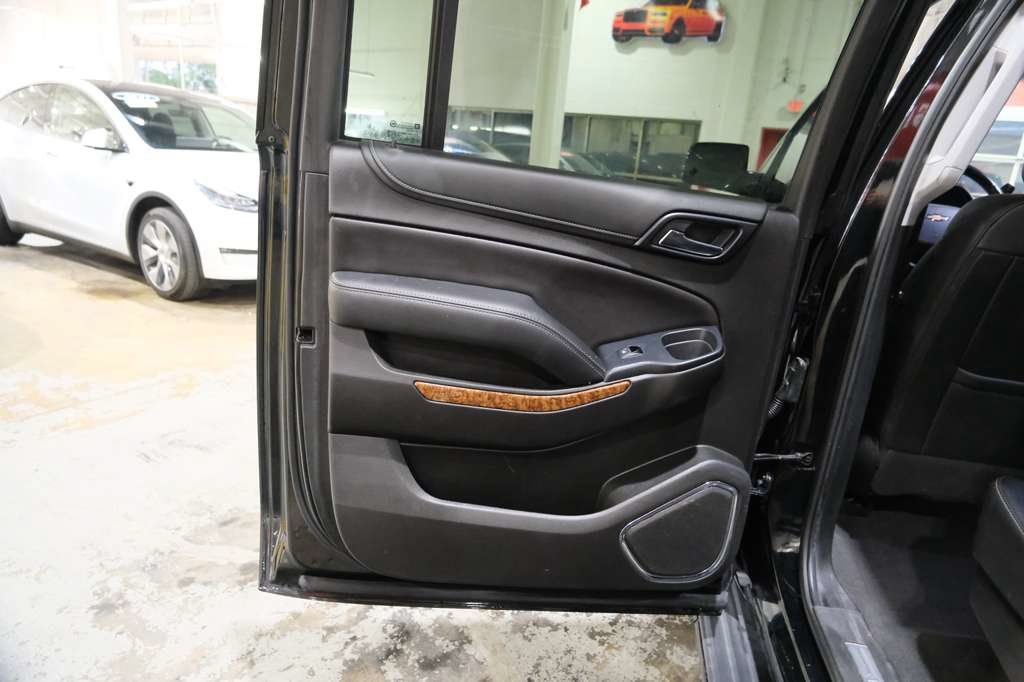 Used 2019 Chevrolet Suburban Premier AWD/4WD image 24