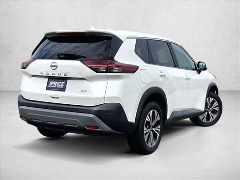 Used 2023 Nissan Rogue SV FWD image 2