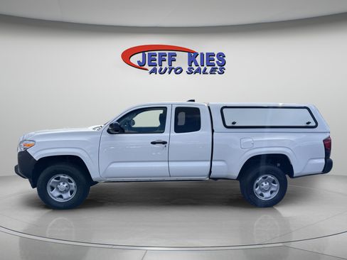 Used 2022 Toyota Tacoma SR image 4