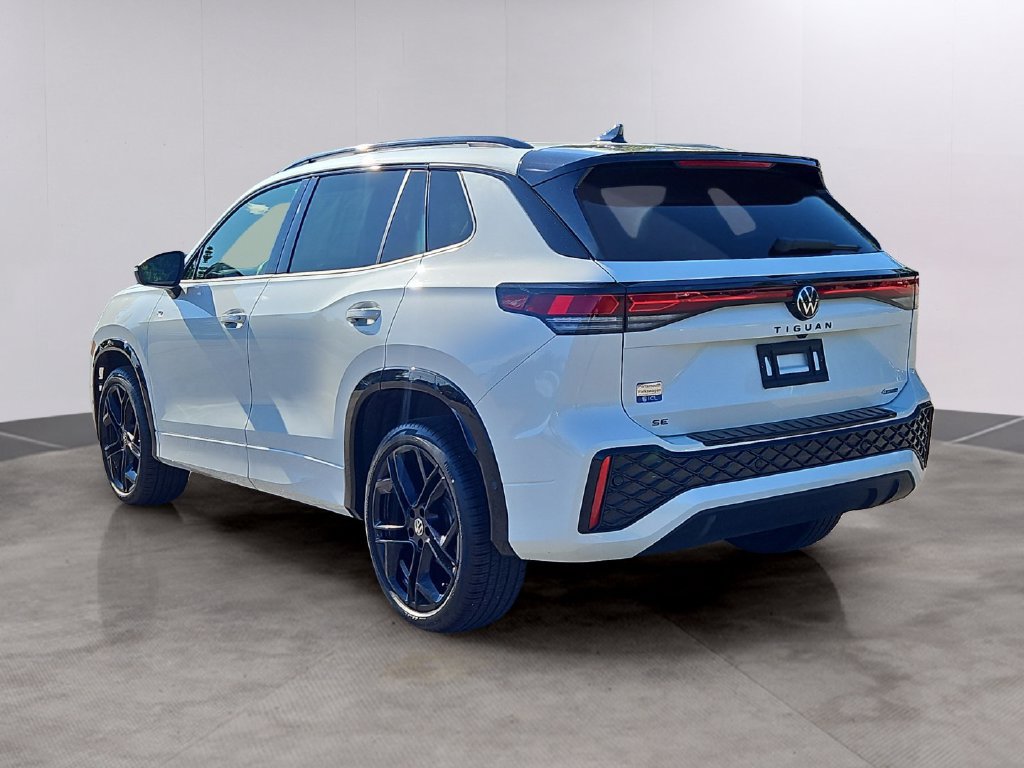 Certified 2026 Volkswagen Tiguan SE R-Line AWD/4WD image 6