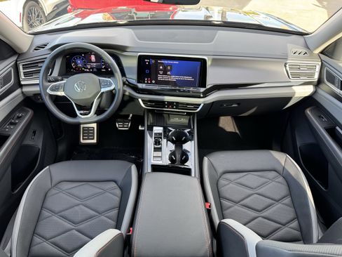 Used 2025 Volkswagen Atlas Peak Edition SE image 33