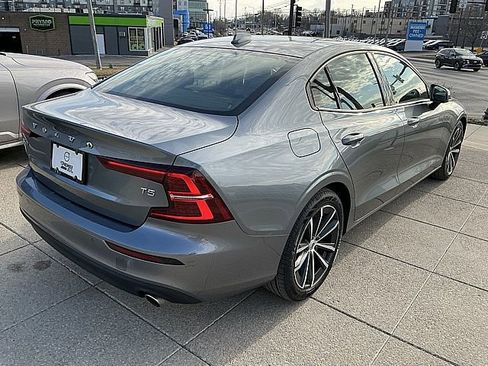 Used 2021 Volvo S60 T5 Momentum w/ Climate Package image 6