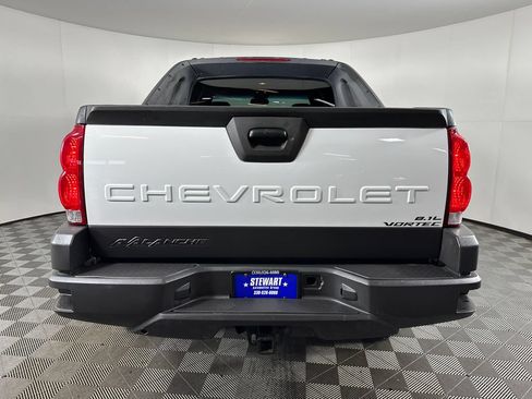 Used 2004 Chevrolet Avalanche 2500 w/ Preferred Equipment Group AWD/4WD image 4