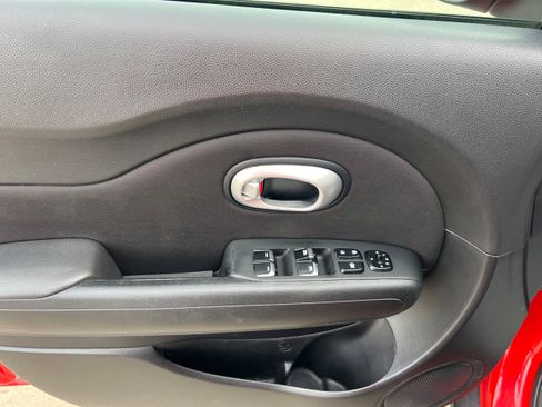 Used 2018 Kia Soul + image 11