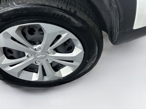 Used 2025 Chevrolet Trax LS image 11