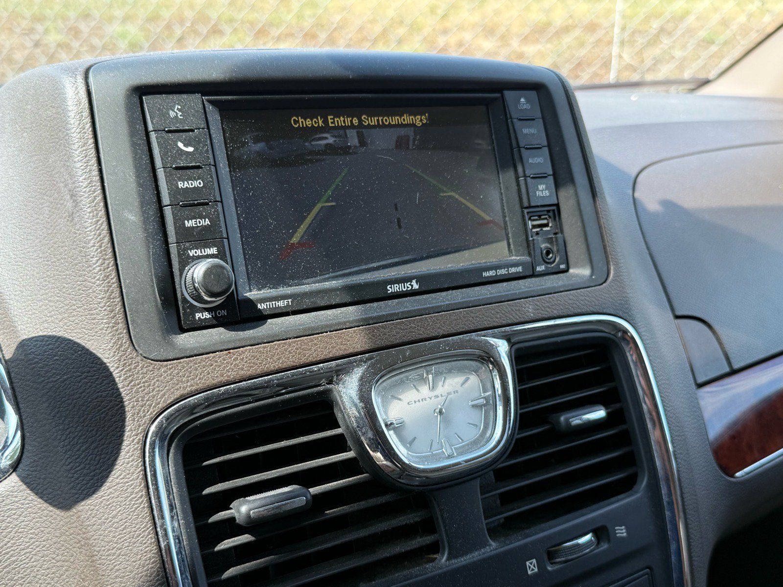 Used 2016 Chrysler Town & Country Touring FWD image 11