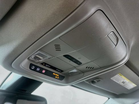 Used 2022 GMC Acadia SLT w/ Technology Package FWD image 37