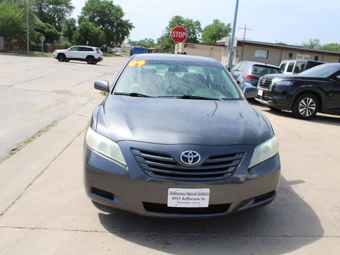 Used 2009 Toyota Camry LE FWD image 3