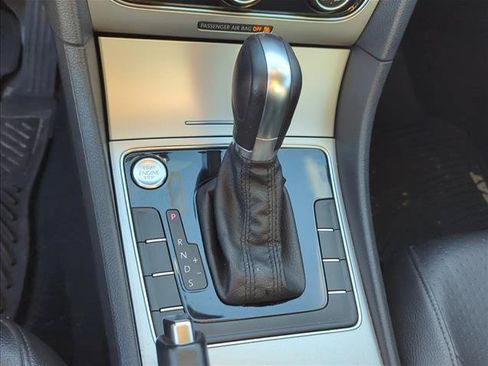 Used 2019 Volkswagen Passat 2.0T Wolfsburg w/ Wheels & Sunroof Package FWD image 20