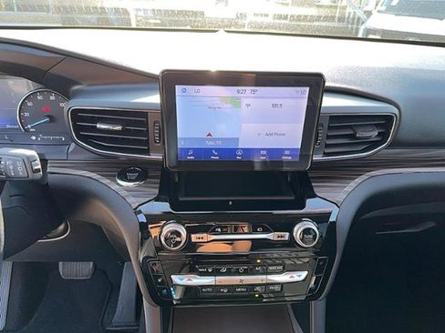 Used 2023 Ford Explorer Limited image 18