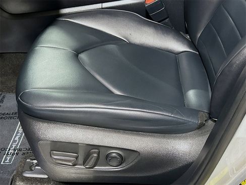 Used 2023 Toyota Highlander L image 16