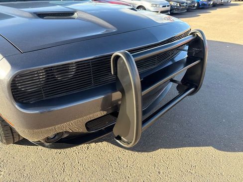 Used 2016 Dodge Challenger SXT image 9